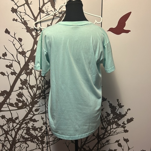 TEE & CO BY PAGE Men’s Size Medium Aquamarine Green/Blue Graphic T-Shirt $15 - Picture 3 of 7
